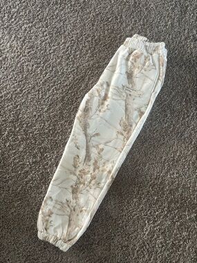 Comfrt White camo sweatpants